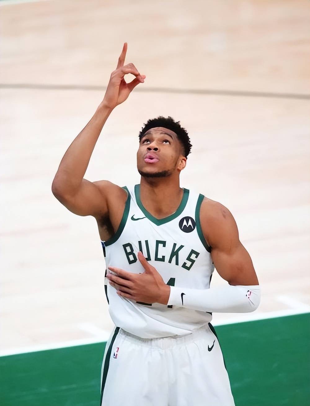 田中碧谈弗朗西斯受伤：真的很抱歉，祈愿他尽快恢复回归赛场（田中碧谈弗朗西斯伤情：深表歉意，盼其尽快康复重返赛场）