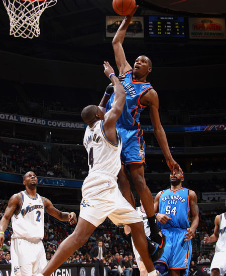 法拉利65亿超湖人勇士！揭秘F1车队比NBA豪门更值钱的真相（65亿身价的法拉利反超湖人、勇士：F1车队为何比NBA豪门更值钱）