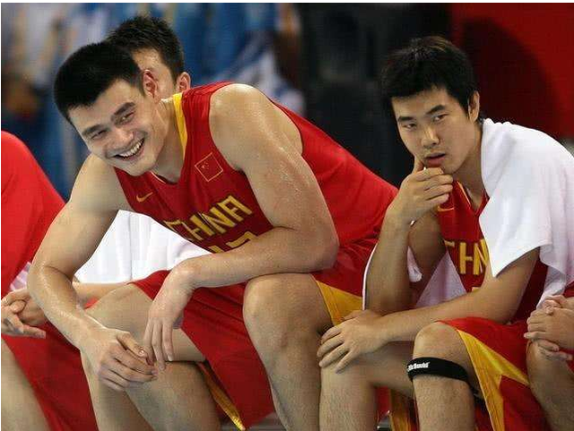 湖人詹姆斯关键时刻命中绝杀（詹姆斯压哨绝杀，湖人取胜）