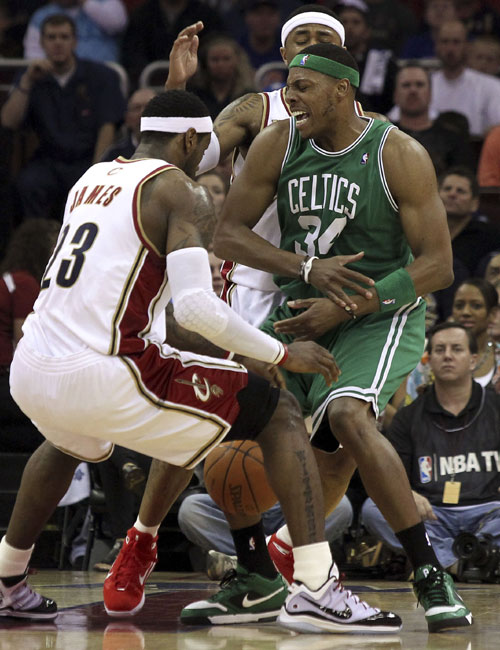 欧冠进球榜更新：莱万连续破门,（欧冠射手榜最新：莱万连场建功）