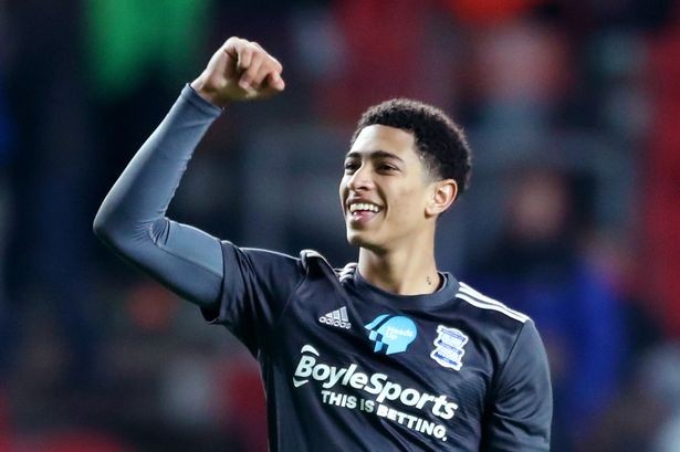 ATP年终总决赛｜阿尔卡拉斯又赢一次！提前锁定年终世界第一（ATP年终总决赛：阿尔卡拉斯再度取胜，提前锁定年终世界第一）