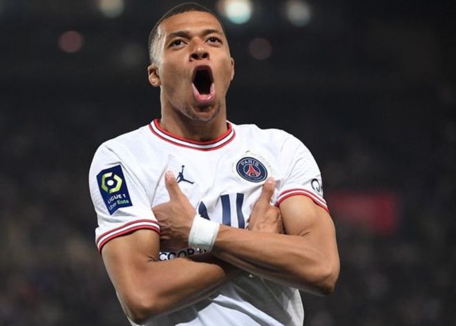 西甲半场：姆巴佩破门，贝林进球被吹，皇马1-0阿拉维斯（半场战报：姆巴佩建功，贝林汉姆进球无效，皇马暂1-0阿拉维斯）