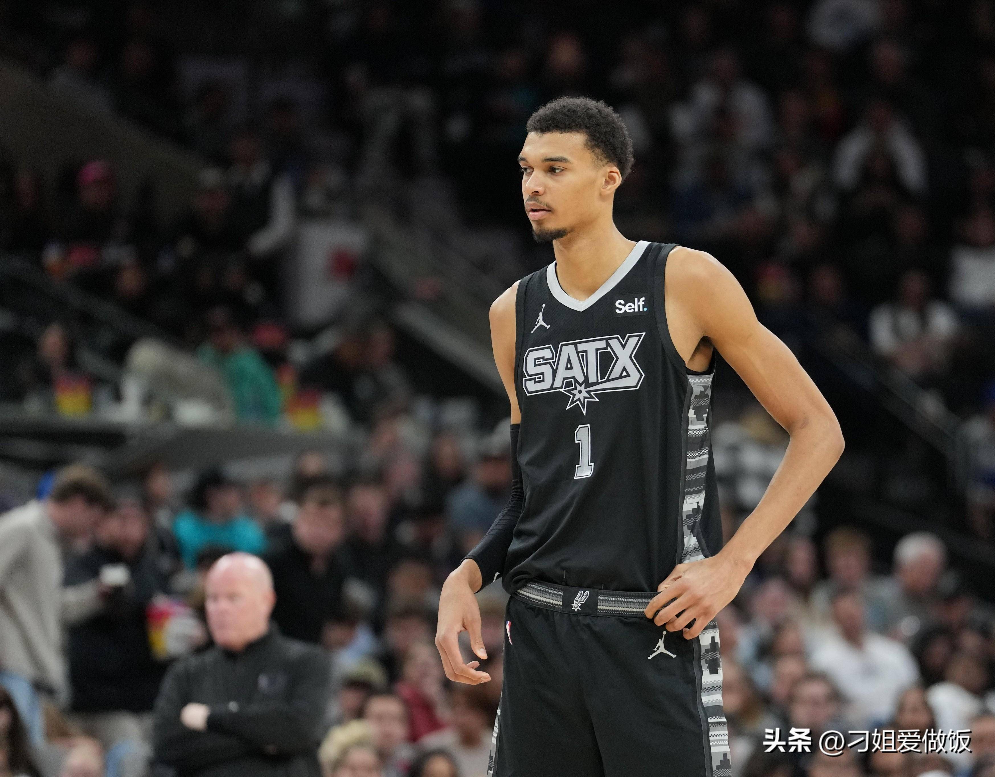 1-2折戟亚平宁！英超11.4亿豪门惨遭逆转跌出前8 各项赛事4场不胜（1-2客场折戟亚平宁！总身价11.4亿英超豪门遭逆转跌出前八 各赛事近4场不胜）