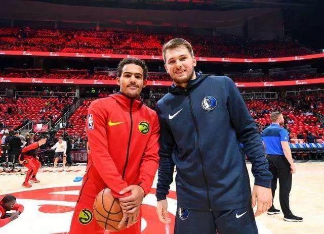 整活，布拉格斯拉维亚把梅西回诺坎普的背景P成自家主场（布拉格斯拉维亚玩梗：把梅西回诺坎普的背景PS成自家主场）