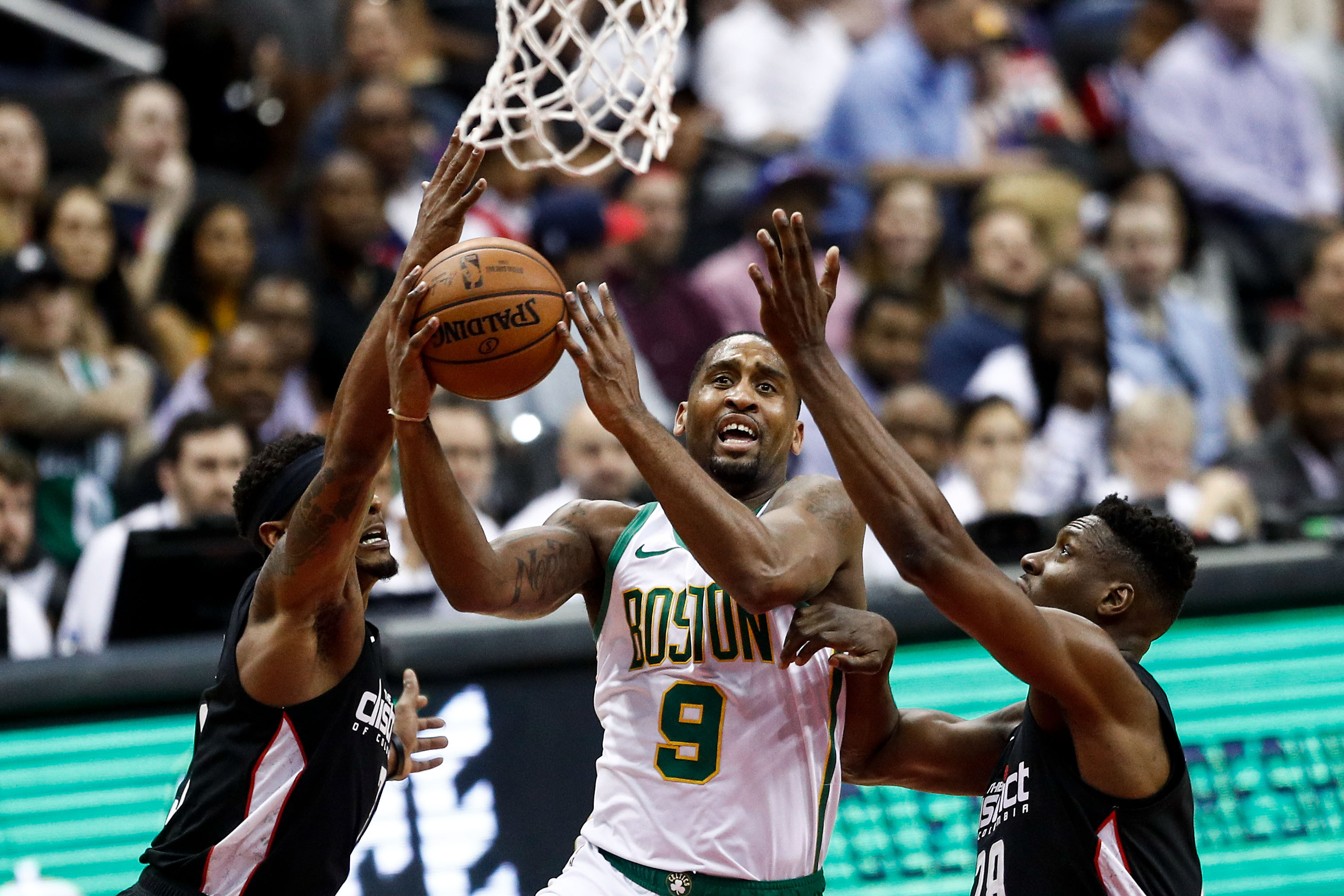 队报：里昂租借恩德里克谈判进展顺利，丰塞卡已与球员通电话（队报：里昂就恩德里克租借案推进顺利，丰塞卡已与球员电话沟通）