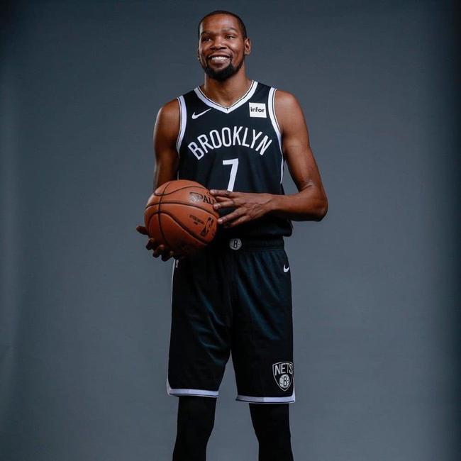 世界杯相遇，英格兰与加纳此前仅在友谊赛有过1次交手（英格兰战加纳：世界杯相逢，此前仅有一场友谊赛交手）