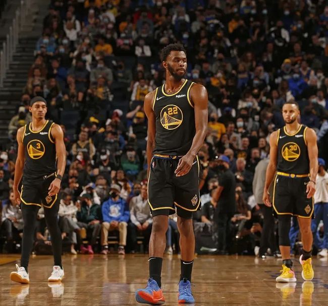 篮球火箭球员连续三场助攻上双（火箭球员连续三战送出两位数助攻）